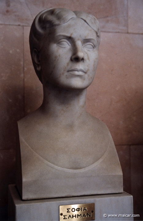 6207.jpg - 6207: Bust of Frau Sofia Schliemann. National Archaeological Museum, Athens.