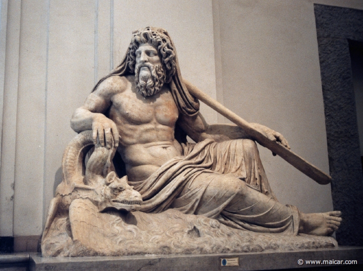 7003.jpg - 7003: Divinità fluviale. Collezione Farnese da Rom. Iseo nel campo Marzio. Seconda metà del II sec. d. C. National Archaeological Museum, Naples.