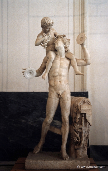 7005.jpg - 7005: Gruppo di satiro e Dioniso Bambino. Replica romana da originale bronzeo della metà del II sec. a.C. National Archaeological Museum, Naples.