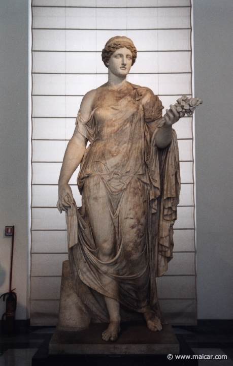 7019.jpg - 7019: Flora Farnese. Rielaborazione di età imperiale da originale de età ellenistica. National Archaeological Museum, Naples.