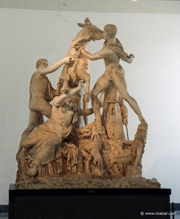 7022.jpg - 7022: Toro Farnese. Inizio III sec. d.C. Da originale di età ellenistica. National Archaeological Museum, Naples.