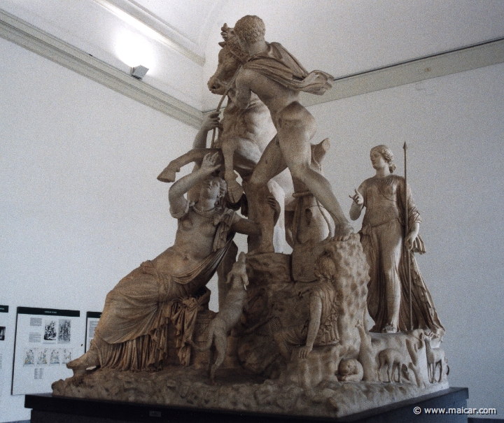 7023.jpg - 7023: Toro Farnese. Inizio III sec. d.C. Da originale di età ellenistica. National Archaeological Museum, Naples.
