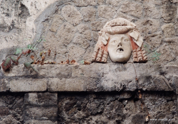 7605.jpg - 7605: Mask. Casa di Nettuno e Anfitrite, Ercolano. Herculaneum.