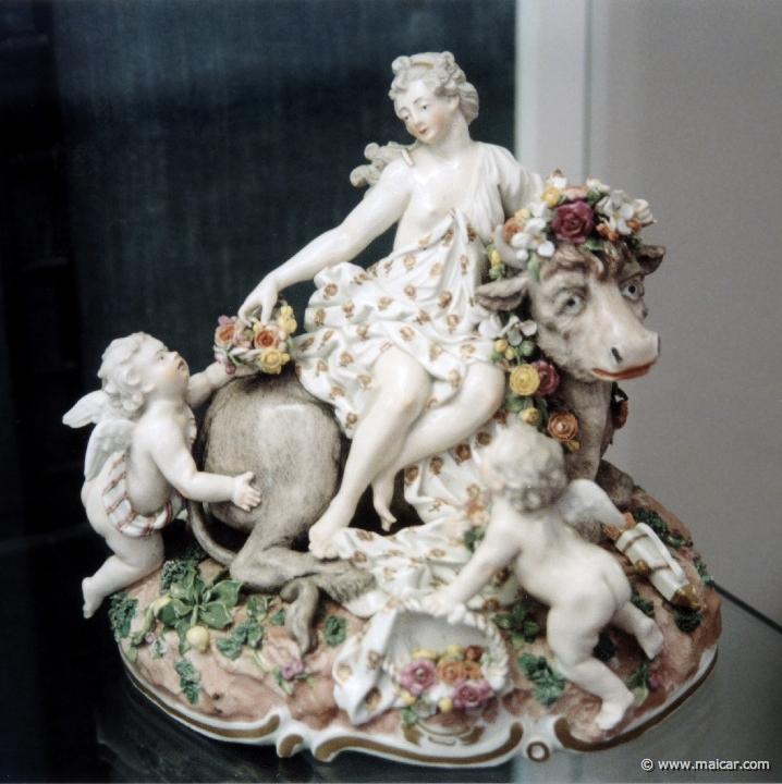 7636.jpg - 7636: Europa e il toro (porcellana). Fabrica di Frankenthal, sec. XVIII. Museo Correale di Terranova, Sorrento.