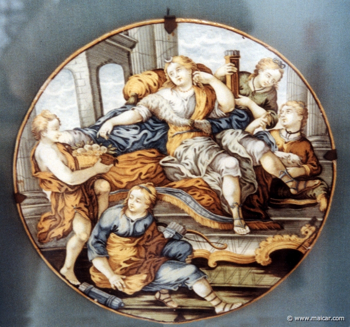 7704.jpg - 7704: Diana. Maioliche di Castelli d’Abruzzo del XVII e XVIII Secolo. Opere dei Grue, Gentili. Museo Correale di Terranova, Sorrento.