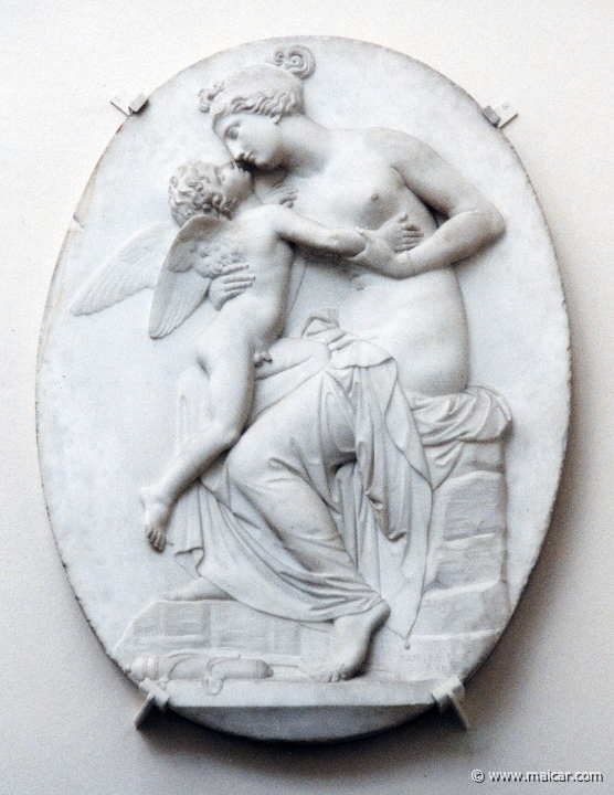 7813.jpg - 7813: John Gibson 1790-1860: Venus and Cupid. Marble Victoria and Albert Museum, London.