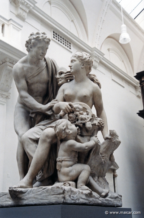 7817.jpg - 7817: Laurent Delvaux 1696-1778: Vertumnus and Pomona. Marble Victoria and Albert Museum, London.