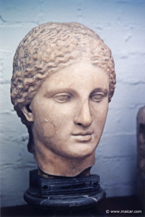 8021.jpg - 8021: Venus. Marble. Roman version of a Greek type of the 4th century BC. British Museum, London.