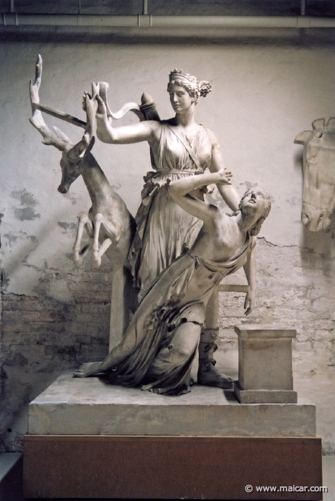 8622.jpg - 8622: Artemis og Ifigenia, rekonstrueret. Originalen af marmor findes i Ny Carlsberg Glyptotek. Romersk kopi efter aeldre forbillede hellenistisk 2./1. årh f.Kr. Den Kongelige Afstøbningssamling, Copenhagen.