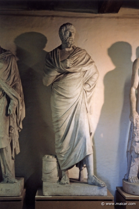 8725.jpg - 8725: Sofokles (496-406 f.Kr.). Graesk hellenistisk ca 330 f.Kr. Romersk kopi marmor. Museo Gregoriano Profano Vatikanet. Den Kongelige Afstøbningssamling, Copenhagen.