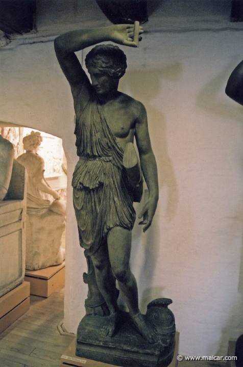 8730.jpg - 8730: Statue ‘Mattei’ typen. ‘Phidias’ Graesk ca 430 f.Kr. (Romkopi) Vatikanet, Galleria della Statue. Den Kongelige Afstøbningssamling, Copenhagen.