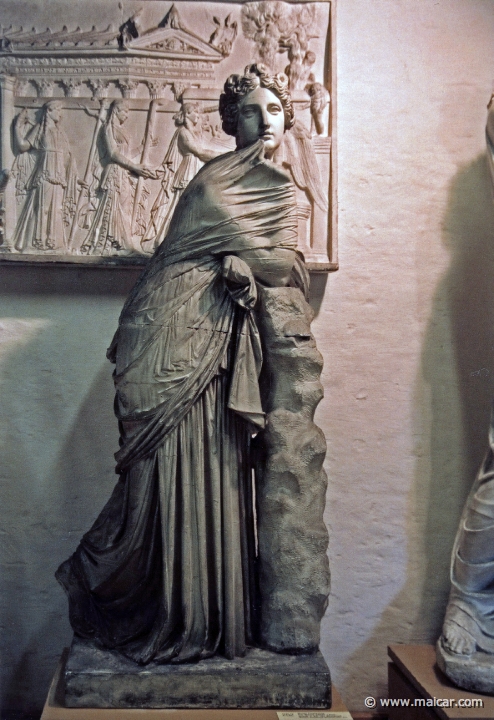 8816.jpg - 8816: Musen Polyhymnia. Fra ‘Marius’ Palads’ i Rom. Graesk, 2 årh f. Kr. (Romkopi). Berlin Staatliche Museen. Den Kongelige Afstøbningssamling, Copenhagen.