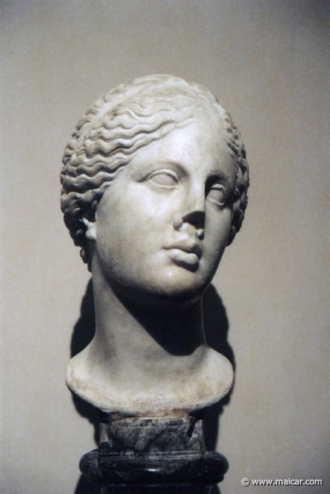 9717.jpg - 9717: Cabeza de Afrodita Cnidia. Hacia 120-130 d.C. Museo Nacional del Prado.