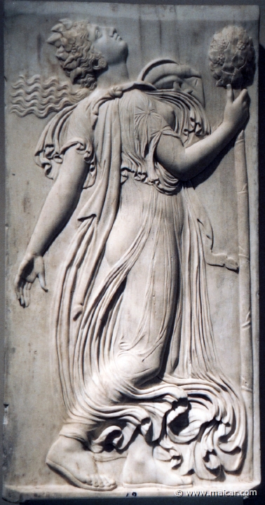 9917.jpg - 9917: Relieve con ménade bailando, 120-140 d.C. Copia romana de relieve ejecutado en Atenas a finales del siglo V a.C. Museo Nacional del Prado.