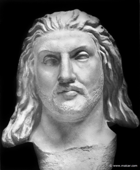 hek038.jpg - hek038: Kolossalstatue des Mausolos. London, Britisches Museum. Die Bildniskunst der Griechen und Römer, von Anton Hekler (1912).