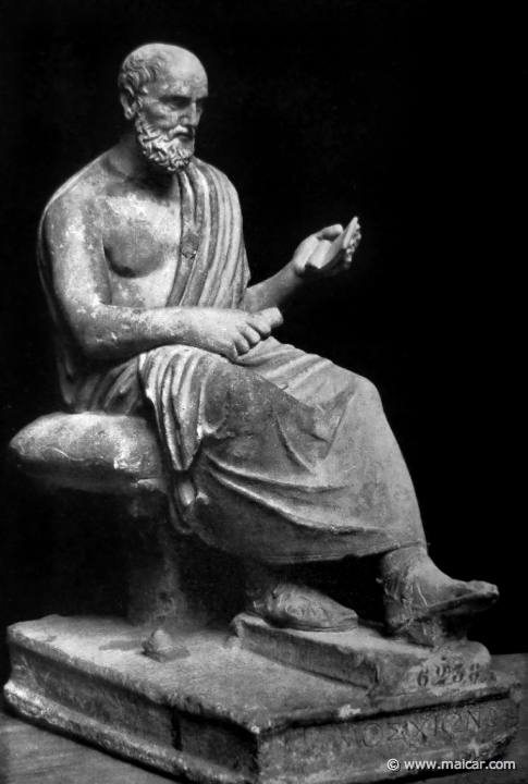 hek112.jpg - hek112: Statuette des Moschion. Neapel, Nationalmuseum. Die Bildniskunst der Griechen und Römer, von Anton Hekler (1912).
