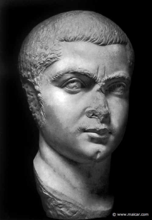 hek292.jpg - hek292: Kolossalkopf des Gordianus III. Rom, Nationalmuseum. Die Bildniskunst der Griechen und Römer, von Anton Hekler (1912).