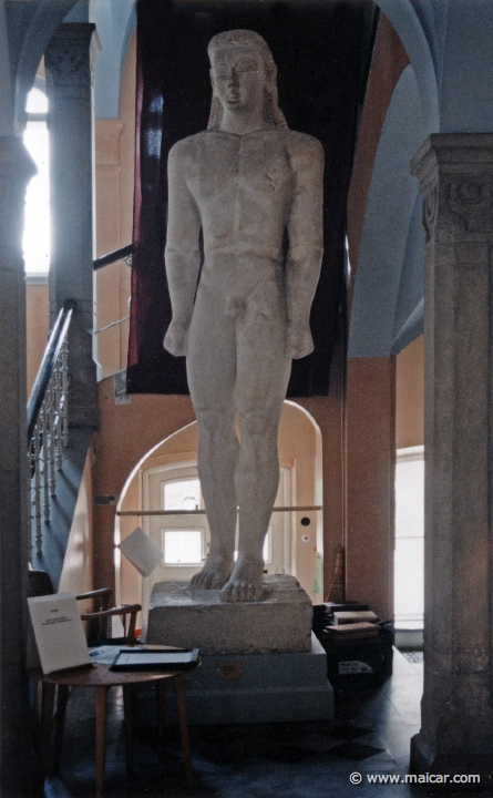 5415.jpg - 5415: Kouros from Sounion, Attic 600 BC. Marble original in Acropolis Museum, Athens. Antikmuseet, Lund.