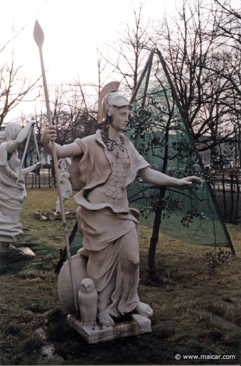 2338.jpg - 2338: Athena outside the Museum für vor und frügeschichte, Berlin.