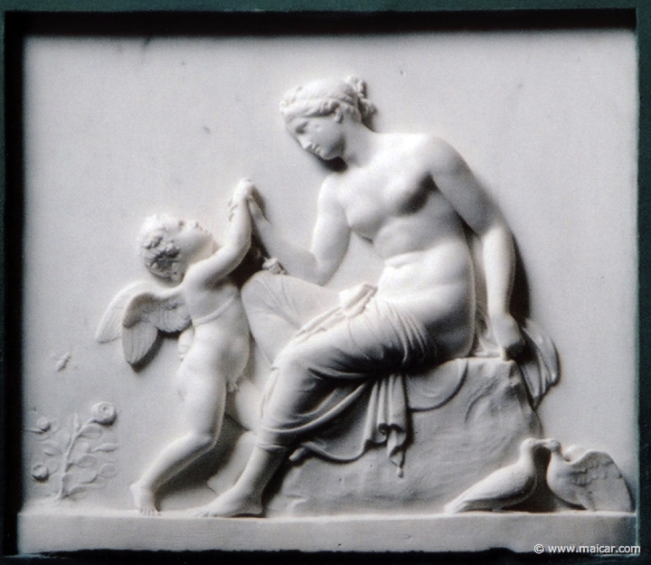 9204.jpg - 9204: Bertel Thorvaldsen 1770-1844: Cupid Stung by a Bee Complains to Venus. The Thorvaldsen Museum, Copenhagen.