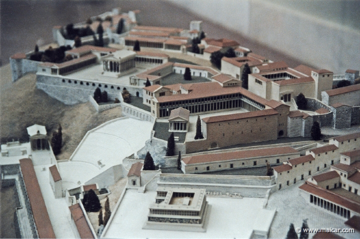 2201.jpg - 2201: Burgberg von Pergamon, 2 Jhr. n. Chr. Model von H. Schleif. Pergamon Museum, Berlin.