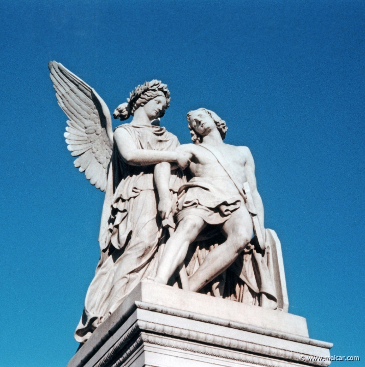 2213.jpg - 2213: Ludwig Wichmann, pre-1857: Nike helping a wounded warrior. Schloßbrücke, Berlin.