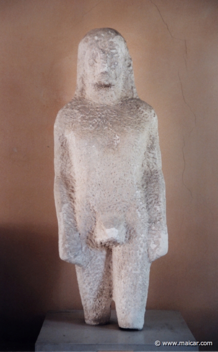 5326.jpg - 5326: Unfinished kouros from Naxos, c. 550 BC. Marble original in National Museum, Athens. Antikmuseet, Lund.