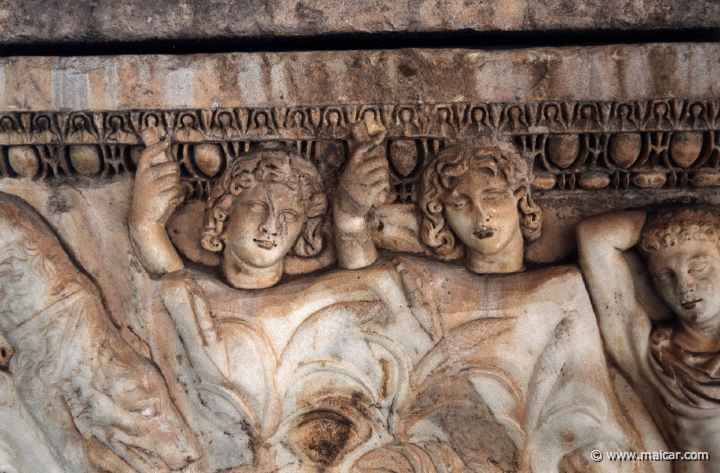 6524.jpg - 6524: Roman-time sarcophagus depicting the Calydonian boar hunt. Archaeological Museum of Eleusis.