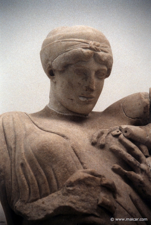 6717.jpg - 6717: West Pediment of the temple of Zeus: Peirithous’ bride Deidameia. Archaeological Museum, Olympia.