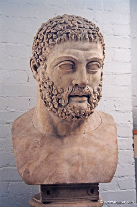 8032.jpg - 8032: (Colossal statue). Hercules. Pentelic marble. About AD 120-150. British Museum, London.