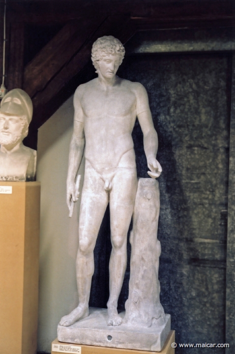 8822.jpg - 8822: ‘Adonis fra Centocelle’. Fra villa på Via Labicana udenfor Rom. Graesk, tidlig 4 årh. f. Kr. Vatikanet, Galleria delle Statue. Den Kongelige Afstøbningssamling, Copenhagen.