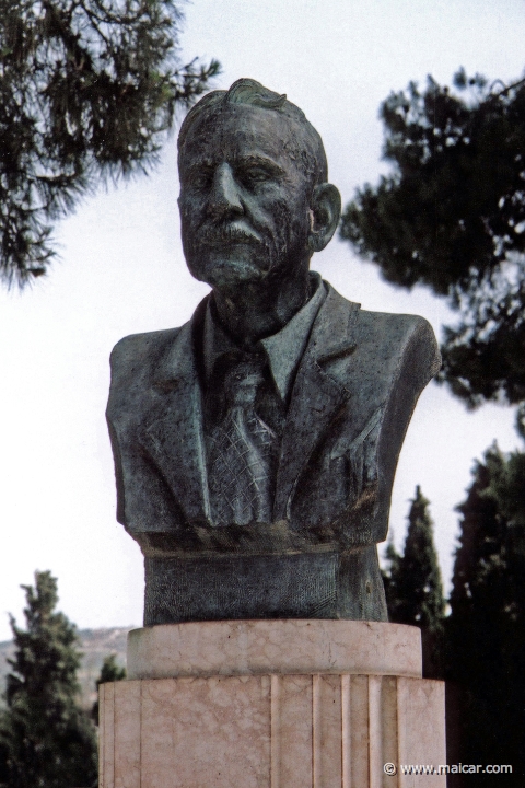 9529.jpg - 9529: Bust of Sir Arthur Evans. Palace of Knossos (Crete).